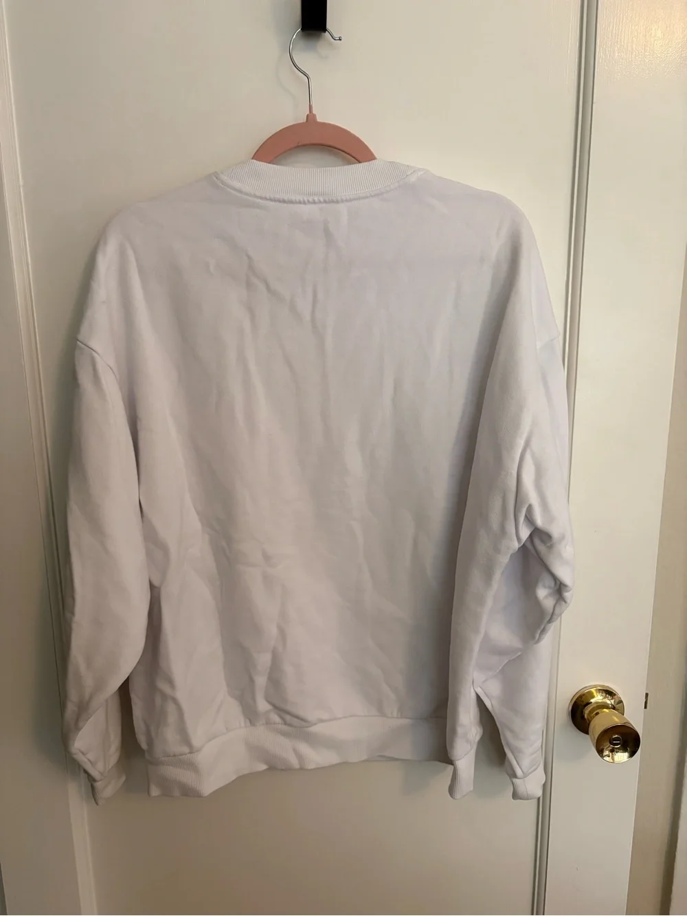 ALO Yoga Accolade Crewneck Sweatshirt in White